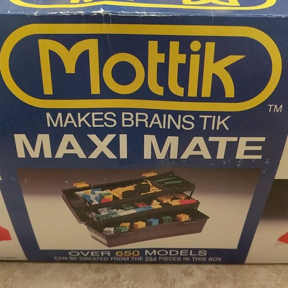 🎉HP🎉 NWT Vintage Mottik toy set & carrying/storage case - Picture 1 of 16